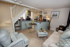 Christina Warwick coach house 31 sm.jpg